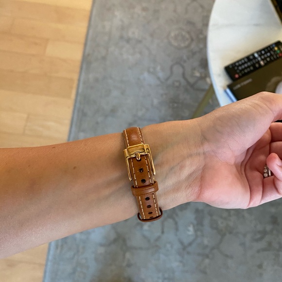 Michael Kors Gold face watch with leather band! - Picture 3 of 4